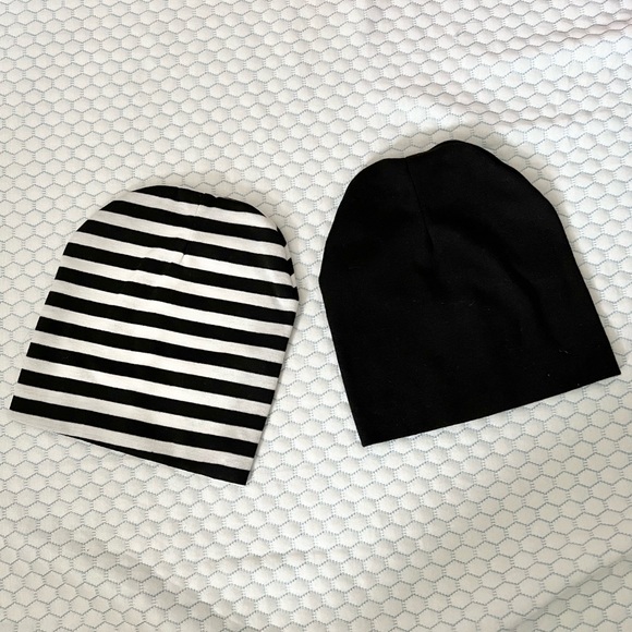 Lot of 2 beanies and 7 pacifier clips for baby boys. - Picture 2 of 3